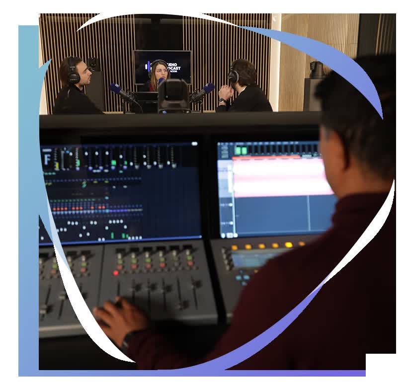 Studio Podcast Paris Neuilly-sur-Seine — enregistrement podcast professionnel avec ingénieur du son